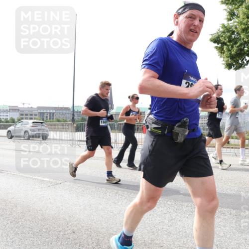29.06.2025 - hella hamburg halbmarathon Lena Gebhardt http://msf.ph/oto/8319795 29.06.2025 10:22:43 Lombardsbrücke 5798, 16661, 20, 727, 1029, 1187, 1598, 1853, 2022, 2294, 2351, 2479, 2766, 2886, 3003, 3029, 3034, 3108, 3430, 3457, 3511, 3600, 3601, 3910, 3946, 4113, 4114, 4131, 4556, 4559, 4829, 4969, 4970, 5079, 5223, 5343, 5629, 5798, 5838, 6030, 6048, 6049, 6303, 6307, 6347, 6820, 6826, 6899, 7097, 7188, 7190, 7266, 7276, 7529, 7794, 7925, 8355, 8511, 8855, 8931, 9256, 9913, 10205, 10826, 12190, 13921, 14525, 14801 meine-sportfotos.de