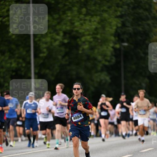 29.06.2025 - hella hamburg halbmarathon Dr. Thomas Lammeyer http://msf.ph/oto/8319798 29.06.2025 10:39:06 Kennedybrücke 1417, 1497, 2265, 2355, 2482, 2751, 3130, 3409, 4884, 5453, 6171, 6310, 6329, 6335, 6571, 6803, 6859, 7020, 7299, 8369, 8965, 9164, 9248, 10335, 10464, 10606 meine-sportfotos.de