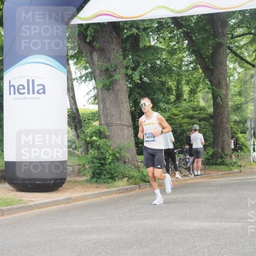 29.06.2025 - hella hamburg halbmarathon KatJ http://msf.ph/oto/8319804 29.06.2025 10:16:23 Zwischen KM18-KM19  meine-sportfotos.de