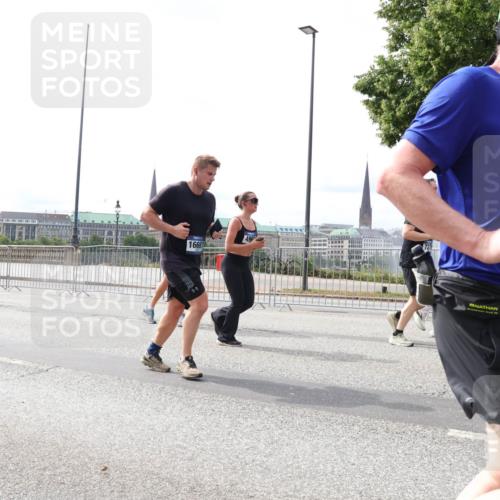 29.06.2025 - hella hamburg halbmarathon Lena Gebhardt http://msf.ph/oto/8319807 29.06.2025 10:22:43 Lombardsbrücke 16667, 727, 2886, 1029, 1187, 1598, 1853, 2022, 2294, 2351, 2479, 2766, 2886, 3003, 3029, 3034, 3108, 3430, 3457, 3511, 3600, 3601, 3910, 3946, 4113, 4114, 4131, 4556, 4559, 4829, 4969, 4970, 5079, 5223, 5343, 5629, 5798, 5838, 6030, 6048, 6049, 6303, 6307, 6347, 6820, 6826, 6899, 7097, 7188, 7190, 7266, 7276, 7529, 7794, 7925, 8355, 8511, 8855, 8931, 9256, 9913, 10205, 10826, 12190, 13921, 14525, 14801 meine-sportfotos.de