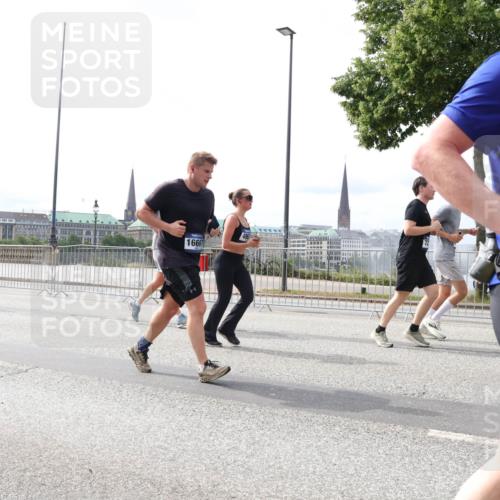 29.06.2025 - hella hamburg halbmarathon Lena Gebhardt http://msf.ph/oto/8319825 29.06.2025 10:22:43 Lombardsbrücke 16667, 286, 1029, 1187, 1598, 1853, 2022, 2294, 2351, 2479, 2766, 2886, 3003, 3029, 3034, 3108, 3430, 3457, 3511, 3600, 3601, 3910, 3946, 4113, 4114, 4131, 4556, 4559, 4829, 4969, 4970, 5079, 5223, 5343, 5629, 5798, 5838, 6030, 6048, 6049, 6303, 6307, 6347, 6820, 6826, 6899, 7097, 7188, 7190, 7266, 7276, 7529, 7794, 7925, 8355, 8511, 8855, 8931, 9256, 9913, 10205, 10826, 12190, 13921, 14525, 14801 meine-sportfotos.de