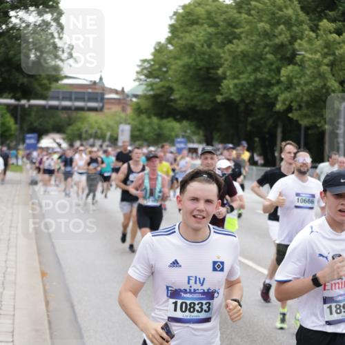 29.06.2025 - hella hamburg halbmarathon Jannik Wohlers http://msf.ph/oto/8319845 29.06.2025 10:39:20 Lombardsbrücke 2313, 2578, 2976, 3046, 4298, 4609, 4752, 5045, 5701, 6427, 6428, 6719, 6726, 6739, 7053, 7125, 7199, 7429, 8107, 8612, 9080, 9569, 9747, 9777, 10441, 10648, 10666, 10714, 10833, 10901, 10939, 11664, 11982, 12150, 12631, 12680, 13495, 13644, 14111, 14674, 14882, 15265, 15494, 16532, 16784, 17379, 17407, 17634, 17695, 18157, 18944, 19121 meine-sportfotos.de