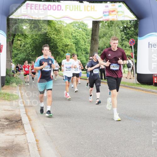 29.06.2025 - hella hamburg halbmarathon MichiJ http://msf.ph/oto/8319917 29.06.2025 10:37:10 Zwischen KM18-KM19 2020, 2234, 2880, 3414, 3562, 4247, 7657, 8819, 8921, 9303, 9770, 11819, 12421, 12670, 15950, 17745 meine-sportfotos.de