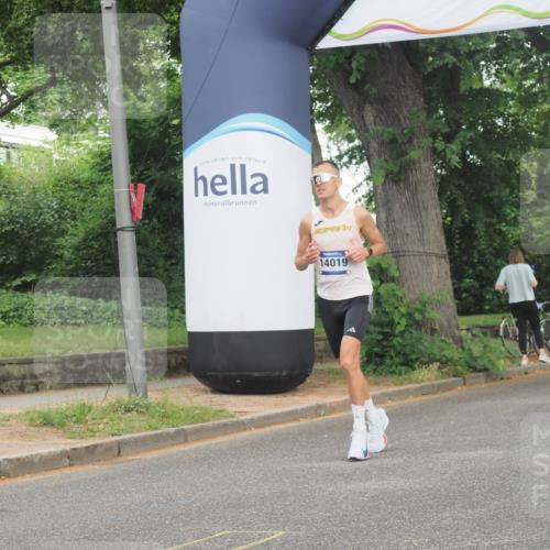 29.06.2025 - hella hamburg halbmarathon KatJ http://msf.ph/oto/8319947 29.06.2025 10:16:23 Zwischen KM18-KM19  meine-sportfotos.de