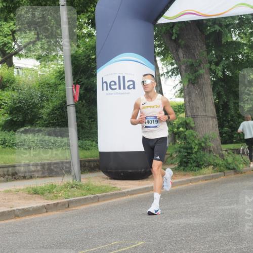 29.06.2025 - hella hamburg halbmarathon KatJ http://msf.ph/oto/8319993 29.06.2025 10:16:24 Zwischen KM18-KM19  meine-sportfotos.de
