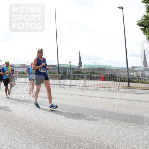 29.06.2025 - hella hamburg halbmarathon Lena Gebhardt http://msf.ph/oto/8320006 29.06.2025 10:22:44 Lombardsbrücke 9392, 7190, 5798, 1029, 1187, 1598, 1853, 2022, 2294, 2351, 2479, 2766, 2886, 3003, 3029, 3034, 3108, 3430, 3457, 3511, 3600, 3601, 3910, 3946, 4113, 4114, 4131, 4556, 4559, 4829, 4969, 4970, 5079, 5223, 5343, 5629, 5798, 5838, 6030, 6048, 6049, 6303, 6307, 6347, 6784, 6785, 6820, 6826, 6899, 7097, 7188, 7190, 7266, 7276, 7529, 7794, 7925, 8355, 8511, 8855, 8931, 9133, 9256, 9913, 10205, 10826, 12190, 13921, 14525, 14801 meine-sportfotos.de