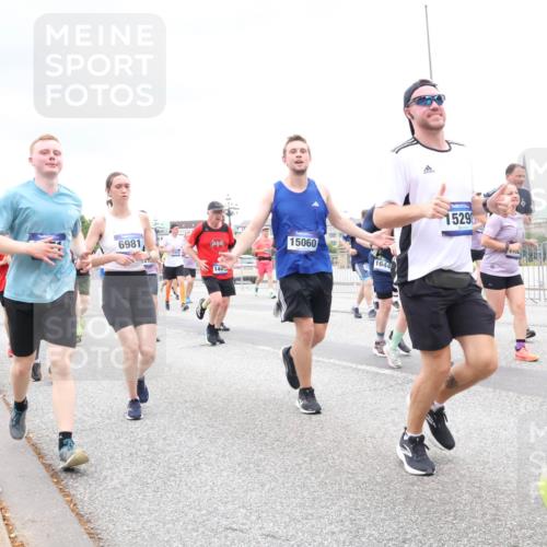 29.06.2025 - hella hamburg halbmarathon Lena Gebhardt http://msf.ph/oto/8320012 29.06.2025 10:57:15 Lombardsbrücke 6981, 144, 15060, 1644, 15298, 1207, 2041, 2370, 2871, 2932, 3195, 3348, 3387, 3388, 3418, 3470, 3485, 3723, 3750, 3851, 4086, 4106, 4180, 4197, 4241, 4485, 4568, 4569, 4611, 4998, 5057, 5117, 5316, 5589, 5639, 5738, 5944, 6053, 6284, 6827, 6832, 6981, 7381, 7416, 7417, 7592, 7728, 7787, 7964, 8035, 8039, 8197, 8224, 8287, 8386, 8540, 8546, 8552, 8679, 8851, 8853, 8873, 9110, 9298, 9299 meine-sportfotos.de