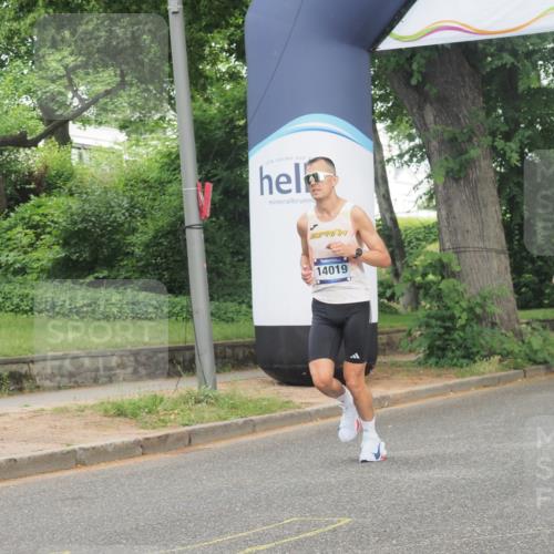 29.06.2025 - hella hamburg halbmarathon KatJ http://msf.ph/oto/8320042 29.06.2025 10:16:24 Zwischen KM18-KM19  meine-sportfotos.de