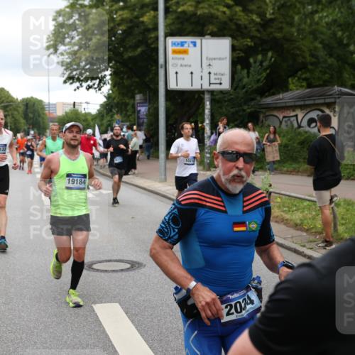 29.06.2025 - hella hamburg halbmarathon Yannick Fuchs http://msf.ph/oto/8320065 29.06.2025 10:50:58 20KM 1387, 1485, 2034, 2282, 2417, 2676, 3435, 3836, 4167, 4940, 5033, 5728, 6272, 6416, 6835, 7716, 8393, 8825, 9488, 9577, 9727, 9820, 10133, 10212, 11043, 11083, 11212, 11590, 11612, 11832, 12014, 12440, 12523, 13245, 13523, 13863, 14139, 14369, 15125, 15145, 15712, 15726, 16093, 16113, 16257, 16261, 16470, 16830, 16909, 17160, 17201, 17617, 17769, 17779, 17828, 17848, 18208, 18388, 18652, 19184 meine-sportfotos.de