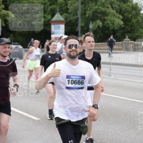 29.06.2025 - hella hamburg halbmarathon Jannik Wohlers http://msf.ph/oto/8320086 29.06.2025 10:39:22 Lombardsbrücke 2313, 2578, 2976, 3046, 3882, 3883, 3884, 4298, 4752, 5045, 5701, 6427, 6428, 6719, 6726, 6739, 7045, 7053, 7125, 7199, 7429, 8107, 8612, 8622, 9080, 9747, 10441, 10648, 10666, 10714, 10833, 10901, 10939, 11664, 11874, 11982, 12631, 12883, 13644, 14674, 14882, 15265, 15494, 16532, 16784, 17379, 17407, 17634, 17695, 18157, 18944, 19121, 19163 meine-sportfotos.de