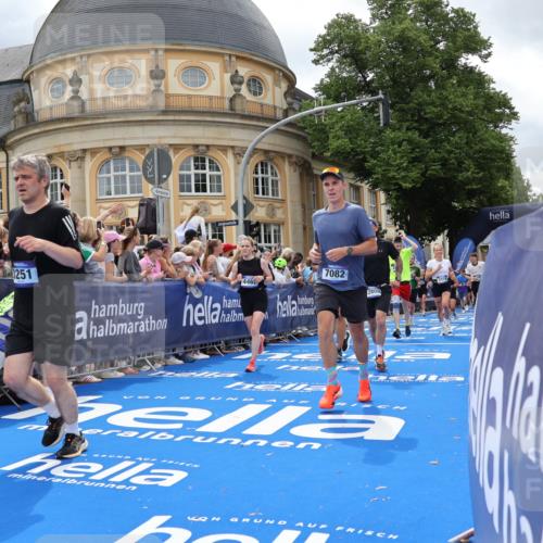 29.06.2025 - hella hamburg halbmarathon Strokosch-Dieckow http://msf.ph/oto/8320088 29.06.2025 10:58:36 Ziel 1319, 2619, 2656, 2978, 3251, 4467, 5341, 5675, 6592, 6595, 7082, 7659, 8322, 8929, 9316, 10943, 11605, 11846, 12712, 12809, 12862, 12879, 13512, 13694, 15197, 16189, 18501, 18556, 18587 meine-sportfotos.de