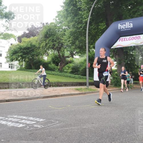 29.06.2025 - hella hamburg halbmarathon KatJ http://msf.ph/oto/8320100 29.06.2025 10:45:43 Zwischen KM18-KM19 1642, 2348, 2584, 2677, 2759, 2855, 3114, 4550, 6860, 8392 meine-sportfotos.de