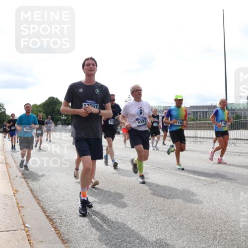 29.06.2025 - hella hamburg halbmarathon Lena Gebhardt http://msf.ph/oto/8320119 29.06.2025 10:22:45 Lombardsbrücke 16874, 5343, 7557, 752, 9392, 17438, 7190, 5798, 1029, 1187, 1598, 1853, 2022, 2294, 2351, 2479, 2766, 2886, 3003, 3029, 3034, 3108, 3430, 3457, 3511, 3600, 3601, 3910, 3946, 4113, 4114, 4131, 4556, 4559, 4829, 4969, 4970, 5079, 5223, 5343, 5629, 5798, 5838, 6030, 6048, 6049, 6303, 6307, 6347, 6784, 6785, 6820, 6826, 6899, 7097, 7188, 7190, 7266, 7276, 7529, 7794, 7891, 7925, 8355, 8511, 8855, 8931, 9133, 9256, 9913, 10205, 10826, 12190, 13560, 13921, 14525, 14801 meine-sportfotos.de