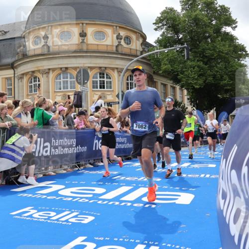 29.06.2025 - hella hamburg halbmarathon Strokosch-Dieckow http://msf.ph/oto/8320131 29.06.2025 10:58:36 Ziel 1319, 2619, 2656, 2978, 3251, 4467, 5341, 5675, 6592, 6595, 7082, 7659, 8322, 8929, 9316, 10943, 11605, 11846, 12712, 12809, 12862, 12879, 13512, 13694, 15197, 16189, 18501, 18556, 18587 meine-sportfotos.de