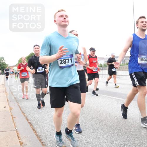 29.06.2025 - hella hamburg halbmarathon Lena Gebhardt http://msf.ph/oto/8320132 29.06.2025 10:57:16 Lombardsbrücke 2887, 9570, 2871, 15060, 16446, 1207, 1643, 2041, 2370, 2871, 2932, 3195, 3348, 3387, 3388, 3418, 3470, 3485, 3723, 3750, 3851, 4086, 4106, 4180, 4197, 4241, 4485, 4568, 4569, 4611, 4998, 5057, 5117, 5316, 5589, 5639, 5738, 6053, 6284, 6827, 6832, 6981, 7381, 7416, 7417, 7592, 7728, 7787, 7964, 8035, 8039, 8197, 8224, 8287, 8386, 8540, 8546, 8552, 8679, 8851, 8853, 8873, 9110, 9298, 9299 meine-sportfotos.de
