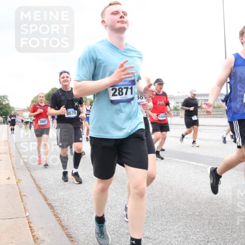 29.06.2025 - hella hamburg halbmarathon Lena Gebhardt http://msf.ph/oto/8320162 29.06.2025 10:57:16 Lombardsbrücke 2887, 9570, 2871, 14414, 15060, 446, 1207, 1643, 2041, 2370, 2871, 2932, 3195, 3348, 3387, 3388, 3418, 3470, 3485, 3723, 3750, 3851, 4086, 4106, 4180, 4197, 4241, 4485, 4568, 4569, 4611, 4998, 5057, 5117, 5316, 5589, 5639, 5738, 6053, 6284, 6827, 6832, 6981, 7381, 7416, 7417, 7592, 7728, 7787, 7964, 8035, 8039, 8197, 8224, 8287, 8386, 8540, 8546, 8552, 8679, 8851, 8853, 8873, 9110, 9298, 9299 meine-sportfotos.de
