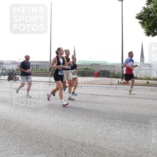 29.06.2025 - hella hamburg halbmarathon Lena Gebhardt http://msf.ph/oto/8320163 29.06.2025 10:37:33 Lombardsbrücke 754, 16303, 1022, 1276, 1337, 1475, 1597, 1819, 2016, 2031, 2072, 2104, 2199, 2272, 2480, 2486, 2640, 2853, 3127, 3230, 3246, 3633, 3714, 4097, 4347, 4733, 5139, 5146, 5171, 5186, 5522, 5560, 5790, 5875, 5940, 6172, 6243, 6584, 6821, 6955, 7085, 7124, 7235, 7321, 7350, 7544, 7707, 7777, 7823, 8257, 8258, 8811, 8843, 9054, 9055, 9247, 9288, 9524, 9895, 10159, 10506, 11087, 12123, 12254, 12472, 12824, 16680, 17798 meine-sportfotos.de