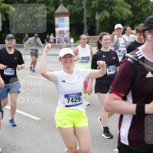 29.06.2025 - hella hamburg halbmarathon Jannik Wohlers http://msf.ph/oto/8320166 29.06.2025 10:39:23 Lombardsbrücke 1586, 1899, 2313, 2578, 2976, 3046, 3882, 3883, 3884, 4298, 4752, 5045, 5654, 5701, 6427, 6428, 6698, 6739, 7045, 7053, 7125, 7199, 7429, 8107, 8612, 8622, 8865, 8866, 9080, 9747, 10441, 10648, 10666, 10714, 10833, 10901, 10939, 11664, 11874, 11982, 12631, 12883, 13644, 14327, 14674, 14882, 15265, 16532, 16784, 17379, 17407, 17634, 17695, 18157, 18944, 19121, 19163 meine-sportfotos.de