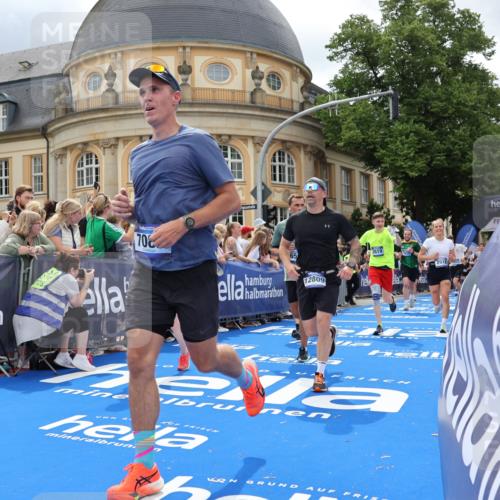 29.06.2025 - hella hamburg halbmarathon Strokosch-Dieckow http://msf.ph/oto/8320173 29.06.2025 10:58:37 Ziel 1319, 2619, 2656, 2978, 3251, 4467, 5341, 5675, 6592, 6595, 7082, 7659, 8322, 8929, 9316, 10943, 11605, 11846, 12712, 12809, 12862, 12879, 13512, 13694, 13880, 14266, 14902, 15197, 16189, 17839, 18501, 18556, 18587 meine-sportfotos.de
