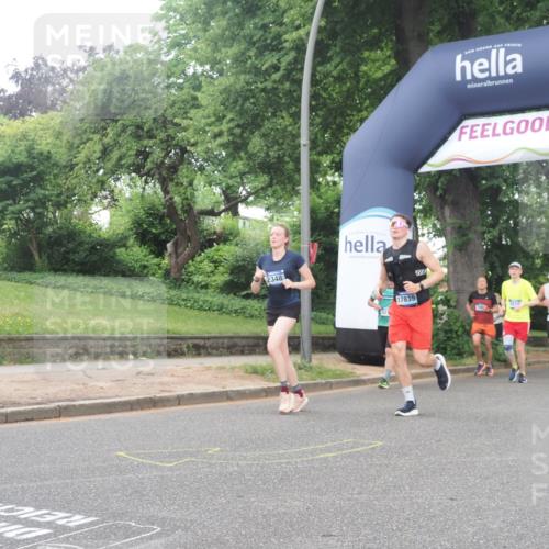 29.06.2025 - hella hamburg halbmarathon KatJ http://msf.ph/oto/8320182 29.06.2025 10:45:44 Zwischen KM18-KM19 2348, 2584, 2619, 2677, 2759, 2855, 3114, 4550, 6860, 8392 meine-sportfotos.de