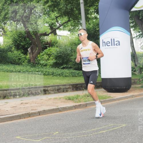 29.06.2025 - hella hamburg halbmarathon KatJ http://msf.ph/oto/8320191 29.06.2025 10:16:24 Zwischen KM18-KM19  meine-sportfotos.de