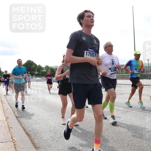 29.06.2025 - hella hamburg halbmarathon Lena Gebhardt http://msf.ph/oto/8320202 29.06.2025 10:22:45 Lombardsbrücke 874, 17557, 9392, 7190, 445, 1029, 1187, 1598, 1853, 2022, 2294, 2351, 2479, 2766, 2886, 3003, 3029, 3034, 3108, 3430, 3457, 3511, 3600, 3601, 3910, 3946, 4113, 4114, 4131, 4556, 4559, 4829, 4969, 4970, 5079, 5223, 5343, 5629, 5798, 5838, 6030, 6048, 6049, 6303, 6307, 6347, 6784, 6785, 6820, 6826, 6899, 7097, 7188, 7190, 7266, 7276, 7529, 7794, 7891, 7925, 8355, 8511, 8855, 8931, 9133, 9256, 9913, 10205, 10826, 12190, 13560, 13921, 14525, 14801 meine-sportfotos.de