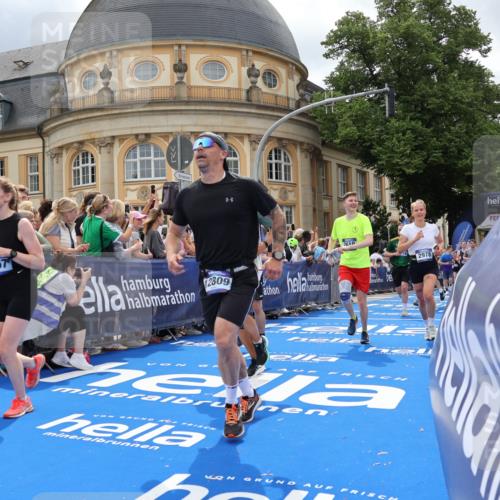 29.06.2025 - hella hamburg halbmarathon Strokosch-Dieckow http://msf.ph/oto/8320220 29.06.2025 10:58:37 Ziel 1319, 2619, 2656, 2978, 3251, 4467, 5341, 5675, 6592, 6595, 7082, 7659, 8322, 8929, 9316, 10943, 11605, 11846, 12712, 12809, 12862, 12879, 13512, 13694, 13880, 14266, 14902, 15197, 16189, 17839, 18501, 18556, 18587 meine-sportfotos.de