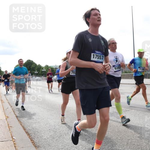 29.06.2025 - hella hamburg halbmarathon Lena Gebhardt http://msf.ph/oto/8320227 29.06.2025 10:22:46 Lombardsbrücke 687, 792, 17557, 9392, 7190, 718, 1029, 1187, 1598, 1853, 2022, 2294, 2351, 2479, 2766, 2886, 3003, 3029, 3034, 3108, 3430, 3457, 3511, 3600, 3601, 3910, 3946, 4113, 4114, 4131, 4556, 4559, 4829, 4969, 5079, 5223, 5343, 5629, 5798, 5838, 6030, 6048, 6049, 6303, 6307, 6347, 6578, 6784, 6785, 6820, 6826, 6899, 7097, 7188, 7190, 7266, 7276, 7529, 7794, 7891, 7925, 8355, 8511, 8855, 8931, 9133, 9256, 9913, 10205, 10826, 12190, 13560, 13921, 14525, 14801 meine-sportfotos.de