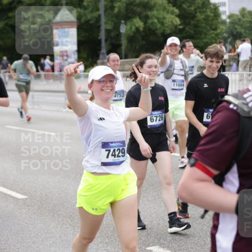 29.06.2025 - hella hamburg halbmarathon Jannik Wohlers http://msf.ph/oto/8320244 29.06.2025 10:39:23 Lombardsbrücke 1586, 1899, 2313, 2578, 2976, 3046, 3882, 3883, 3884, 4298, 4752, 5045, 5654, 5701, 6427, 6428, 6698, 6739, 7045, 7053, 7125, 7199, 7429, 8107, 8612, 8622, 8865, 8866, 9080, 9747, 10441, 10648, 10666, 10714, 10833, 10901, 10939, 11664, 11874, 11982, 12631, 12883, 13644, 14327, 14674, 14882, 15265, 16532, 16784, 17379, 17407, 17634, 17695, 18157, 18944, 19121, 19163 meine-sportfotos.de