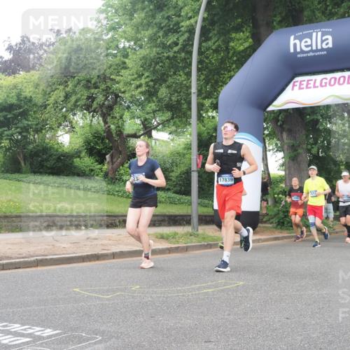 29.06.2025 - hella hamburg halbmarathon KatJ http://msf.ph/oto/8320253 29.06.2025 10:45:45 Zwischen KM18-KM19 2348, 2584, 2619, 2677, 2759, 2855, 3114, 4550, 6860, 8392 meine-sportfotos.de