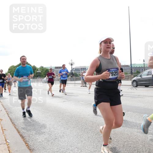 29.06.2025 - hella hamburg halbmarathon Lena Gebhardt http://msf.ph/oto/8320256 29.06.2025 10:22:46 Lombardsbrücke 16874, 3600, 7925, 1029, 1187, 1598, 1853, 2022, 2294, 2351, 2479, 2766, 2886, 3003, 3029, 3034, 3108, 3430, 3457, 3511, 3600, 3601, 3910, 3946, 4113, 4114, 4131, 4556, 4559, 4829, 4969, 5079, 5223, 5343, 5629, 5798, 5838, 6030, 6048, 6049, 6303, 6307, 6347, 6578, 6784, 6785, 6820, 6826, 6899, 7097, 7188, 7190, 7266, 7276, 7529, 7794, 7891, 7925, 8355, 8511, 8855, 8931, 9133, 9256, 9913, 10205, 10826, 12190, 13560, 13921, 14525, 14801 meine-sportfotos.de