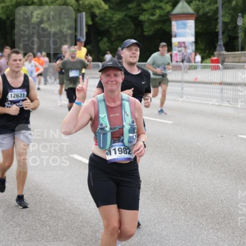 29.06.2025 - hella hamburg halbmarathon Jannik Wohlers http://msf.ph/oto/8320257 29.06.2025 10:39:24 Lombardsbrücke 1586, 1899, 2313, 2976, 3046, 3882, 3883, 3884, 4298, 4752, 5045, 5654, 5701, 6427, 6428, 6698, 6739, 7045, 7053, 7125, 7199, 7429, 7456, 8107, 8612, 8622, 8865, 8866, 9080, 9747, 10441, 10648, 10666, 10714, 10833, 10901, 10939, 11664, 11874, 11982, 12631, 12883, 13644, 14327, 14578, 14674, 14882, 15265, 16532, 16784, 17407, 17634, 17695, 18157, 18944, 19121, 19163 meine-sportfotos.de