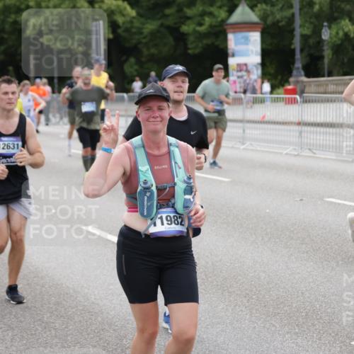 29.06.2025 - hella hamburg halbmarathon Jannik Wohlers http://msf.ph/oto/8320261 29.06.2025 10:39:24 Lombardsbrücke 1586, 1899, 2313, 2976, 3046, 3882, 3883, 3884, 4298, 4752, 5045, 5654, 5701, 6427, 6428, 6698, 6739, 7045, 7053, 7125, 7199, 7429, 7456, 8107, 8612, 8622, 8865, 8866, 9080, 9747, 10441, 10648, 10666, 10714, 10833, 10901, 10939, 11664, 11874, 11982, 12631, 12883, 13644, 14327, 14578, 14674, 14882, 15265, 16532, 16784, 17407, 17634, 17695, 18157, 18944, 19121, 19163 meine-sportfotos.de