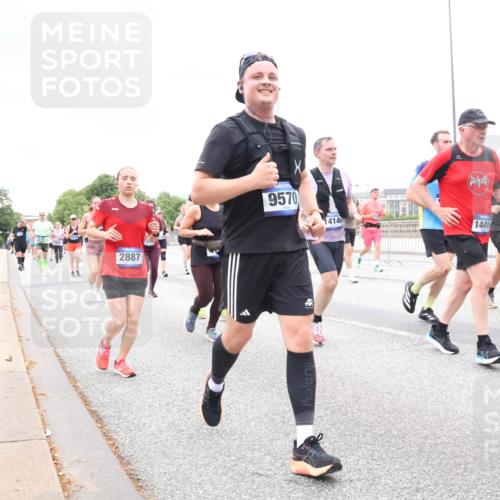 29.06.2025 - hella hamburg halbmarathon Lena Gebhardt http://msf.ph/oto/8320262 29.06.2025 10:57:17 Lombardsbrücke 2887, 9570, 14146, 14414, 1207, 1643, 2041, 2370, 2871, 2932, 3195, 3348, 3385, 3387, 3388, 3433, 3470, 3485, 3723, 3750, 3851, 4086, 4106, 4180, 4197, 4241, 4485, 4568, 4569, 4611, 4998, 5057, 5117, 5316, 5589, 5639, 5738, 6053, 6284, 6827, 6832, 6857, 6981, 7381, 7416, 7417, 7592, 7728, 7787, 7964, 8035, 8039, 8197, 8224, 8287, 8386, 8540, 8546, 8552, 8679, 8851, 8853, 8873, 9110, 9298, 9299 meine-sportfotos.de