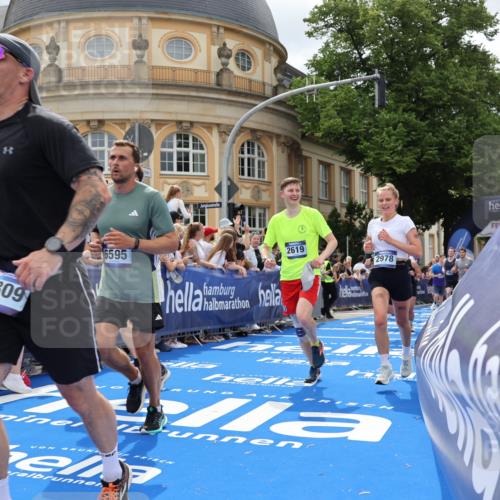 29.06.2025 - hella hamburg halbmarathon Strokosch-Dieckow http://msf.ph/oto/8320282 29.06.2025 10:58:38 Ziel 1319, 2619, 2656, 2978, 3251, 4467, 5341, 5675, 6592, 6595, 7082, 7659, 8322, 8929, 9316, 10943, 11605, 11846, 12712, 12809, 12862, 12879, 13512, 13694, 13880, 14266, 14902, 15197, 16189, 17839, 18501, 18556, 18587 meine-sportfotos.de