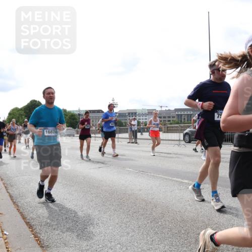 29.06.2025 - hella hamburg halbmarathon Lena Gebhardt http://msf.ph/oto/8320298 29.06.2025 10:22:46 Lombardsbrücke 16874, 1029, 1187, 1598, 1853, 2022, 2294, 2351, 2479, 2766, 2886, 3003, 3029, 3034, 3108, 3430, 3457, 3511, 3600, 3601, 3910, 3946, 4113, 4114, 4131, 4556, 4559, 4829, 4969, 5079, 5223, 5343, 5629, 5798, 5838, 6030, 6048, 6049, 6303, 6307, 6347, 6578, 6784, 6785, 6820, 6826, 6899, 7097, 7188, 7190, 7266, 7276, 7529, 7794, 7891, 7925, 8355, 8511, 8855, 8931, 9133, 9256, 9913, 10205, 10826, 12190, 13560, 13921, 14525, 14801 meine-sportfotos.de