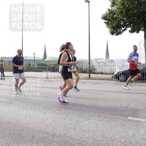 29.06.2025 - hella hamburg halbmarathon Lena Gebhardt http://msf.ph/oto/8320310 29.06.2025 10:37:34 Lombardsbrücke 75, 1047, 1022, 1276, 1337, 1475, 1597, 1819, 2016, 2031, 2072, 2104, 2199, 2272, 2480, 2486, 2640, 2853, 3127, 3230, 3246, 3633, 4097, 4347, 4733, 5139, 5146, 5171, 5186, 5522, 5560, 5790, 5875, 5940, 6172, 6243, 6584, 6821, 6955, 7085, 7124, 7235, 7321, 7350, 7544, 7707, 7777, 7823, 8257, 8258, 8811, 8843, 8985, 9054, 9055, 9247, 9288, 9524, 9895, 10159, 10506, 10836, 11087, 12123, 12254, 12472, 12824, 16680, 17798 meine-sportfotos.de
