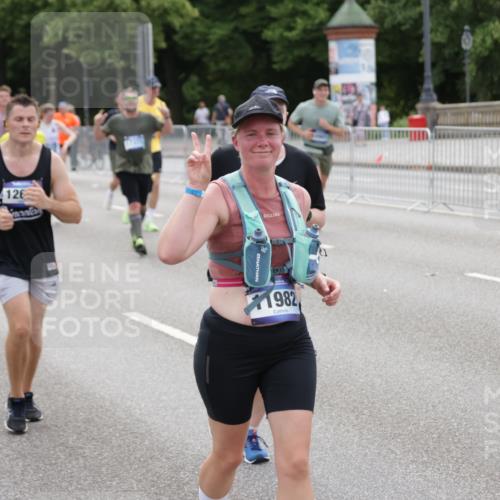 29.06.2025 - hella hamburg halbmarathon Jannik Wohlers http://msf.ph/oto/8320321 29.06.2025 10:39:24 Lombardsbrücke 1586, 1899, 2313, 2976, 3046, 3882, 3883, 3884, 4298, 4752, 5045, 5654, 5701, 6427, 6428, 6698, 6739, 7045, 7053, 7125, 7199, 7429, 7456, 8107, 8612, 8622, 8865, 8866, 9080, 9747, 10441, 10648, 10666, 10714, 10833, 10901, 10939, 11664, 11874, 11982, 12631, 12883, 13644, 14327, 14578, 14674, 14882, 15265, 16532, 16784, 17407, 17634, 17695, 18157, 18944, 19121, 19163 meine-sportfotos.de