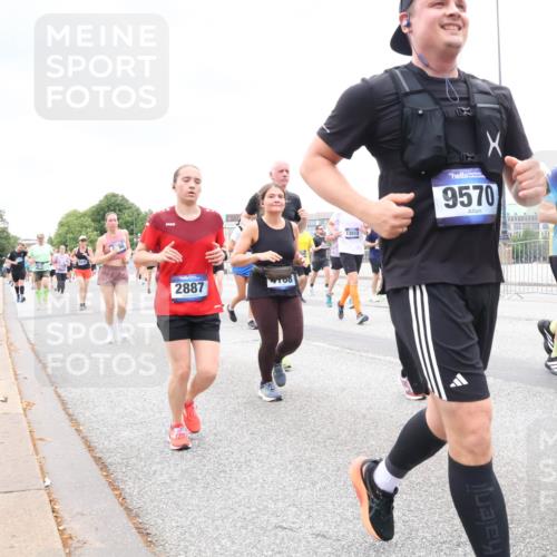 29.06.2025 - hella hamburg halbmarathon Lena Gebhardt http://msf.ph/oto/8320331 29.06.2025 10:57:17 Lombardsbrücke 2887, 13513, 9570, 1441, 1207, 1643, 2041, 2370, 2871, 2932, 3195, 3348, 3385, 3387, 3388, 3433, 3470, 3485, 3723, 3750, 3851, 4086, 4106, 4180, 4197, 4241, 4485, 4568, 4569, 4611, 4998, 5057, 5117, 5316, 5589, 5639, 5738, 6053, 6284, 6827, 6832, 6857, 6981, 7381, 7416, 7417, 7592, 7728, 7787, 7964, 8035, 8039, 8197, 8224, 8287, 8386, 8540, 8546, 8552, 8679, 8851, 8853, 8873, 9110, 9298, 9299 meine-sportfotos.de