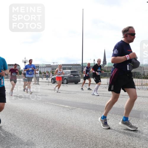 29.06.2025 - hella hamburg halbmarathon Lena Gebhardt http://msf.ph/oto/8320353 29.06.2025 10:22:47 Lombardsbrücke 5343, 16874, 3600, 1029, 1187, 1598, 1853, 2022, 2294, 2351, 2479, 2766, 2886, 3003, 3029, 3034, 3108, 3430, 3457, 3511, 3600, 3601, 3910, 3946, 4113, 4114, 4131, 4556, 4559, 4829, 4969, 5079, 5223, 5343, 5629, 5798, 5838, 6030, 6048, 6049, 6303, 6347, 6578, 6784, 6785, 6820, 6826, 6899, 7097, 7188, 7190, 7266, 7276, 7529, 7794, 7891, 7925, 8355, 8511, 8855, 8931, 9133, 9256, 9913, 10205, 10826, 12190, 13560, 13921, 14041, 14525, 14801 meine-sportfotos.de