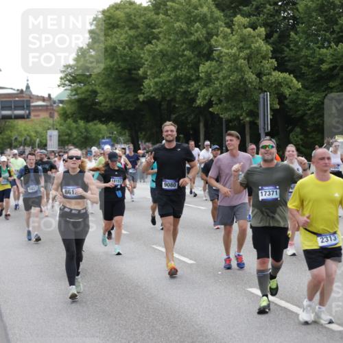 29.06.2025 - hella hamburg halbmarathon Jannik Wohlers http://msf.ph/oto/8320370 29.06.2025 10:39:26 Lombardsbrücke 1076, 1586, 1899, 2313, 2976, 3046, 3882, 3883, 3884, 4298, 4752, 5229, 5654, 6427, 6428, 6698, 6739, 7045, 7053, 7125, 7199, 7429, 7455, 7456, 8107, 8612, 8622, 8865, 8866, 9080, 9292, 10441, 10648, 10666, 10714, 10833, 10901, 10939, 11242, 11664, 11874, 11982, 12414, 12631, 12883, 12906, 13644, 14327, 14578, 14882, 15111, 15265, 16532, 16784, 17407, 17634, 17695, 18157, 18944, 19121, 19163 meine-sportfotos.de