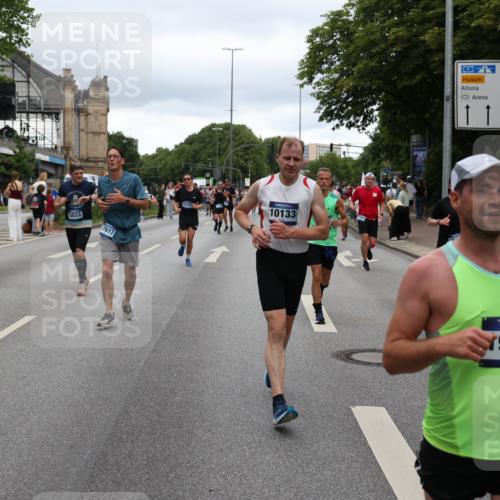 29.06.2025 - hella hamburg halbmarathon Yannick Fuchs http://msf.ph/oto/8320422 29.06.2025 10:51:00 20KM 1387, 1485, 2034, 2282, 2417, 2676, 3435, 4167, 4940, 5033, 5728, 6272, 7269, 7716, 8393, 8825, 9488, 9577, 9820, 10133, 10212, 11043, 11083, 11212, 11590, 11612, 11832, 12014, 12523, 13245, 13523, 13863, 14139, 14361, 14369, 14881, 15110, 15125, 15145, 15712, 15726, 16093, 16113, 16257, 16261, 16470, 16830, 16909, 17160, 17201, 17617, 17769, 17779, 17828, 17848, 18208, 18388, 18652, 19184 meine-sportfotos.de