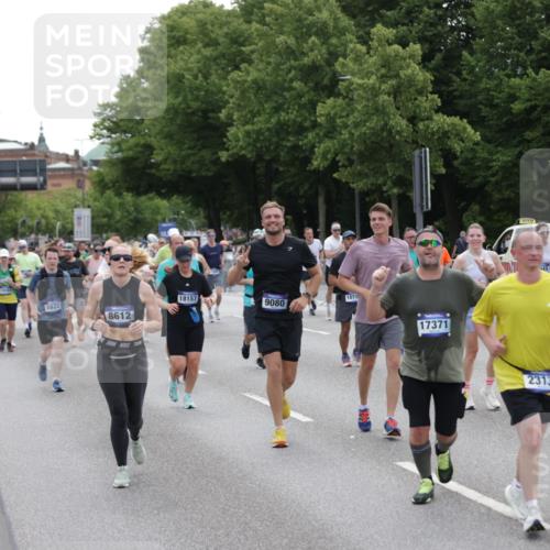 29.06.2025 - hella hamburg halbmarathon Jannik Wohlers http://msf.ph/oto/8320431 29.06.2025 10:39:26 Lombardsbrücke 1076, 1586, 1899, 2313, 2976, 3046, 3882, 3883, 3884, 4298, 4752, 5229, 5654, 6427, 6428, 6698, 6739, 7045, 7053, 7125, 7199, 7429, 7455, 7456, 8107, 8612, 8622, 8865, 8866, 9080, 9292, 10441, 10648, 10666, 10714, 10833, 10901, 10939, 11242, 11664, 11874, 11982, 12414, 12631, 12883, 12906, 13644, 14327, 14578, 14882, 15111, 15265, 16532, 16784, 17407, 17634, 17695, 18157, 18944, 19121, 19163 meine-sportfotos.de