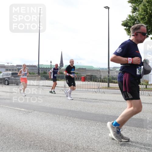 29.06.2025 - hella hamburg halbmarathon Lena Gebhardt http://msf.ph/oto/8320435 29.06.2025 10:22:47 Lombardsbrücke 874, 0, 1029, 1187, 1598, 1853, 2022, 2294, 2351, 2479, 2766, 2886, 3003, 3029, 3034, 3108, 3430, 3457, 3511, 3600, 3601, 3910, 3946, 4113, 4114, 4131, 4556, 4559, 4829, 4969, 5079, 5223, 5343, 5629, 5798, 5838, 6030, 6048, 6049, 6303, 6347, 6578, 6784, 6785, 6820, 6826, 6899, 7097, 7188, 7190, 7266, 7276, 7529, 7794, 7891, 7925, 8355, 8511, 8855, 8931, 9133, 9256, 9913, 10205, 10826, 12190, 13560, 13921, 14041, 14525, 14801 meine-sportfotos.de