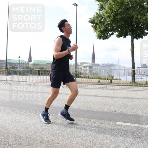 29.06.2025 - hella hamburg halbmarathon Lena Gebhardt http://msf.ph/oto/8320469 29.06.2025 10:12:45 Lombardsbrücke 1020, 1051, 1249, 1610, 1785, 1850, 1851, 1939, 2531, 2891, 2942, 2963, 2964, 3182, 3248, 3262, 3746, 4453, 4499, 4532, 4554, 5150, 5166, 5176, 5597, 5598, 6207, 6822, 6871, 6966, 7014, 7873, 7907, 8398, 8405, 8917, 8971, 9254, 9405, 10067, 10402, 10581, 10685, 11025, 11720, 12456, 13566, 13816, 14404, 14540, 14863, 14868, 14869, 15012, 15369, 15531, 16323, 16473, 16826, 16911, 17061, 17699, 17994, 18178, 18493, 18530 meine-sportfotos.de