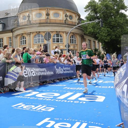29.06.2025 - hella hamburg halbmarathon Strokosch-Dieckow http://msf.ph/oto/8320486 29.06.2025 10:58:39 Ziel 1319, 2619, 2656, 2840, 2978, 3251, 4467, 5675, 6592, 6595, 7082, 7659, 8322, 8929, 9316, 10943, 11605, 11846, 12712, 12809, 12862, 12879, 13512, 13694, 13880, 14266, 14902, 15197, 16189, 17839, 18501, 18556, 18587 meine-sportfotos.de