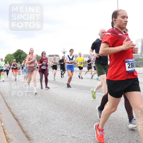 29.06.2025 - hella hamburg halbmarathon Lena Gebhardt http://msf.ph/oto/8320515 29.06.2025 10:57:18 Lombardsbrücke 1207, 4611, 2887, 1207, 1643, 2041, 2370, 2871, 2932, 3195, 3348, 3385, 3387, 3388, 3433, 3470, 3485, 3723, 3750, 3851, 4086, 4106, 4180, 4197, 4241, 4485, 4568, 4569, 4611, 4998, 5057, 5117, 5316, 5589, 5639, 5738, 6053, 6284, 6827, 6832, 6857, 6981, 7416, 7417, 7592, 7720, 7728, 7787, 7964, 8035, 8039, 8197, 8224, 8287, 8386, 8540, 8546, 8552, 8679, 8851, 8853, 8873, 9110, 9298, 9299 meine-sportfotos.de