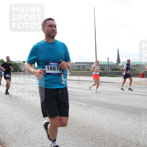 29.06.2025 - hella hamburg halbmarathon Lena Gebhardt http://msf.ph/oto/8320527 29.06.2025 10:22:47 Lombardsbrücke 11665, 5343, 16874, 1029, 1187, 1598, 1853, 2022, 2294, 2351, 2479, 2766, 2886, 3003, 3029, 3034, 3108, 3430, 3457, 3511, 3600, 3601, 3910, 3946, 4113, 4114, 4131, 4556, 4559, 4829, 4969, 5079, 5223, 5343, 5629, 5798, 5838, 6030, 6048, 6049, 6303, 6347, 6578, 6784, 6785, 6820, 6826, 6899, 7097, 7188, 7190, 7266, 7276, 7529, 7794, 7891, 7925, 8355, 8511, 8855, 8931, 9133, 9256, 9913, 10205, 10826, 12190, 13560, 13921, 14041, 14525, 14801 meine-sportfotos.de