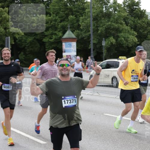 29.06.2025 - hella hamburg halbmarathon Jannik Wohlers http://msf.ph/oto/8320530 29.06.2025 10:39:28 Lombardsbrücke 1058, 1076, 1586, 1899, 2313, 2976, 3046, 3882, 3883, 3884, 4298, 4752, 5229, 5654, 5901, 6428, 6698, 6739, 7045, 7125, 7429, 7455, 7456, 8107, 8612, 8622, 8865, 8866, 9080, 9195, 9292, 10441, 10648, 10666, 10714, 10833, 10901, 10939, 11242, 11664, 11874, 11982, 12414, 12631, 12883, 12906, 13644, 14327, 14578, 14882, 15111, 15265, 16532, 16784, 17407, 17634, 18157, 18944, 19121, 19163 meine-sportfotos.de