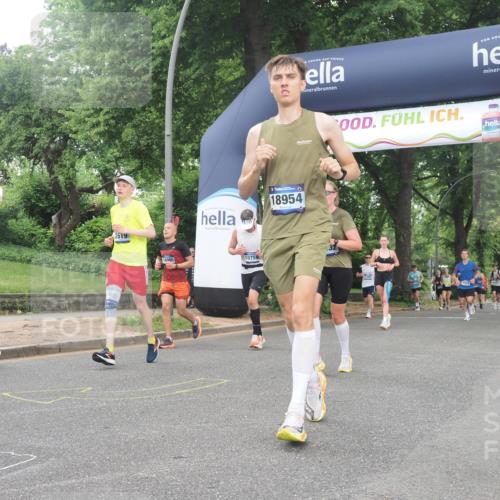 29.06.2025 - hella hamburg halbmarathon KatJ http://msf.ph/oto/8320564 29.06.2025 10:45:47 Zwischen KM18-KM19 2348, 2619, 2677, 3279 meine-sportfotos.de